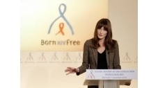 Sida : Carla Bruni-Sarkozy appelle à la vigilance